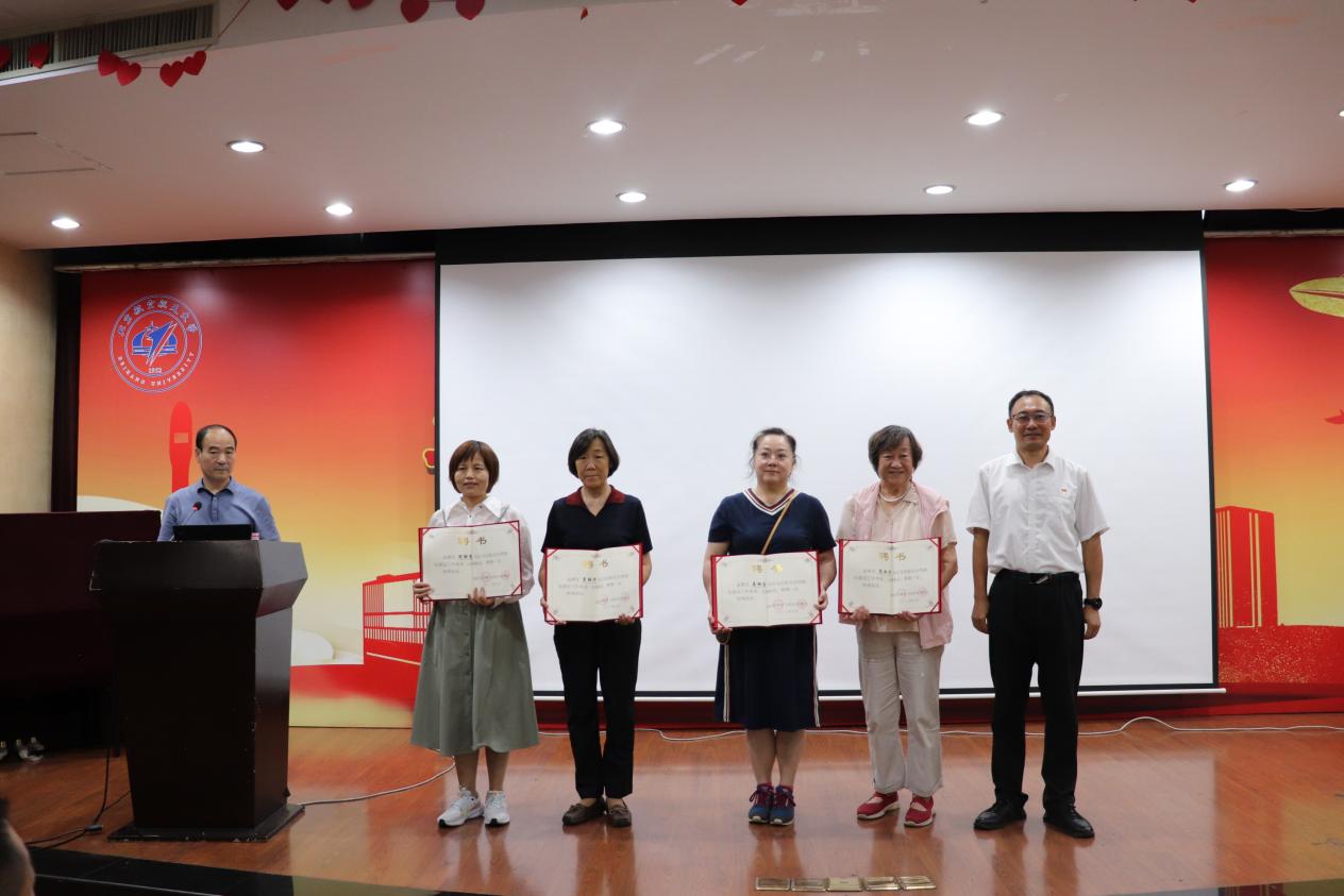 颁发聘书合影 (3)